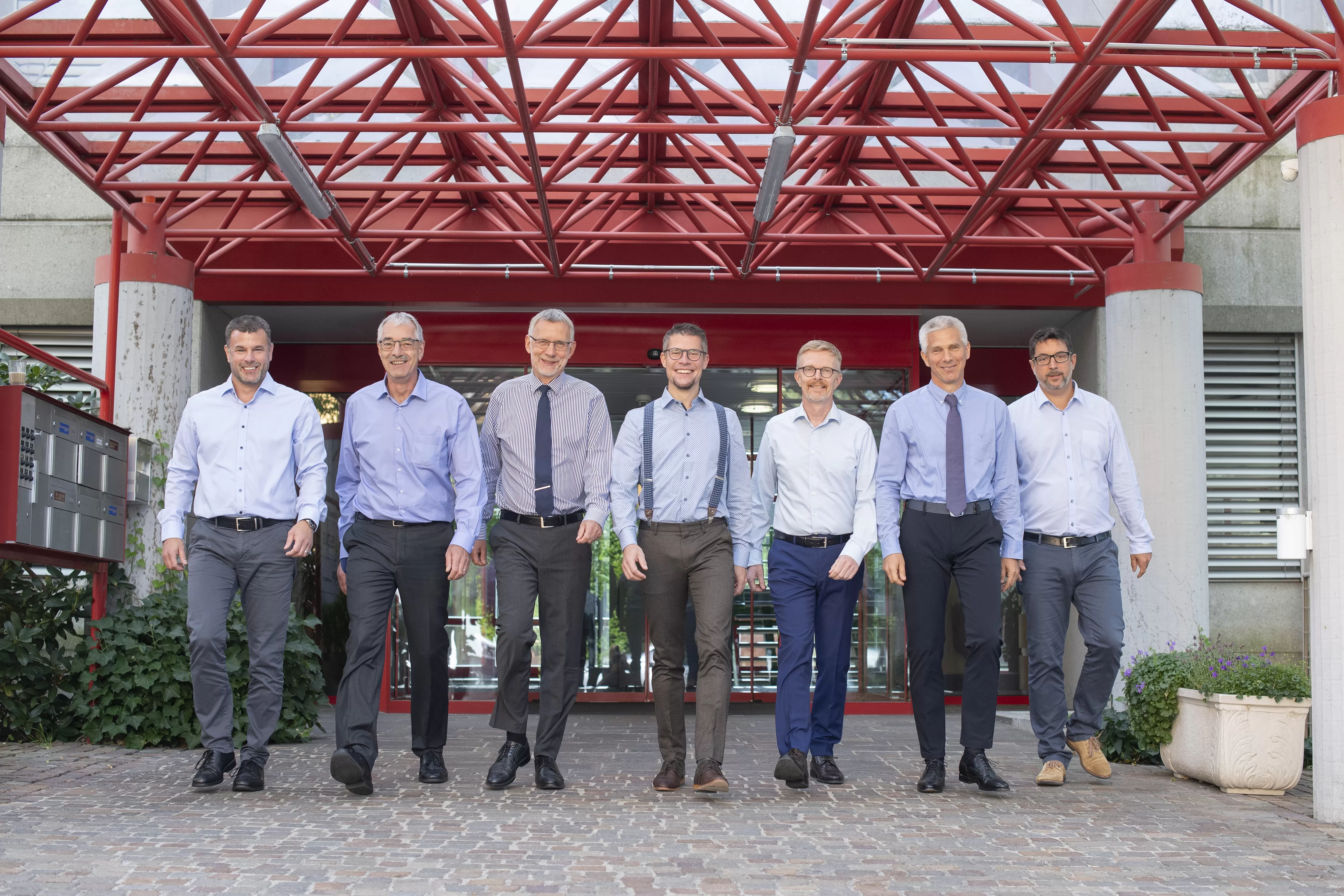 The technical divisions are headed by (from left to right): Severin Wälchli, Reto Beutler, Markus Fritschi (Deputy CEO), Philipp Senn, Tim Vietor, Matthias Braun (CEO) und Maurus Alig. Photo: Maria Schmid