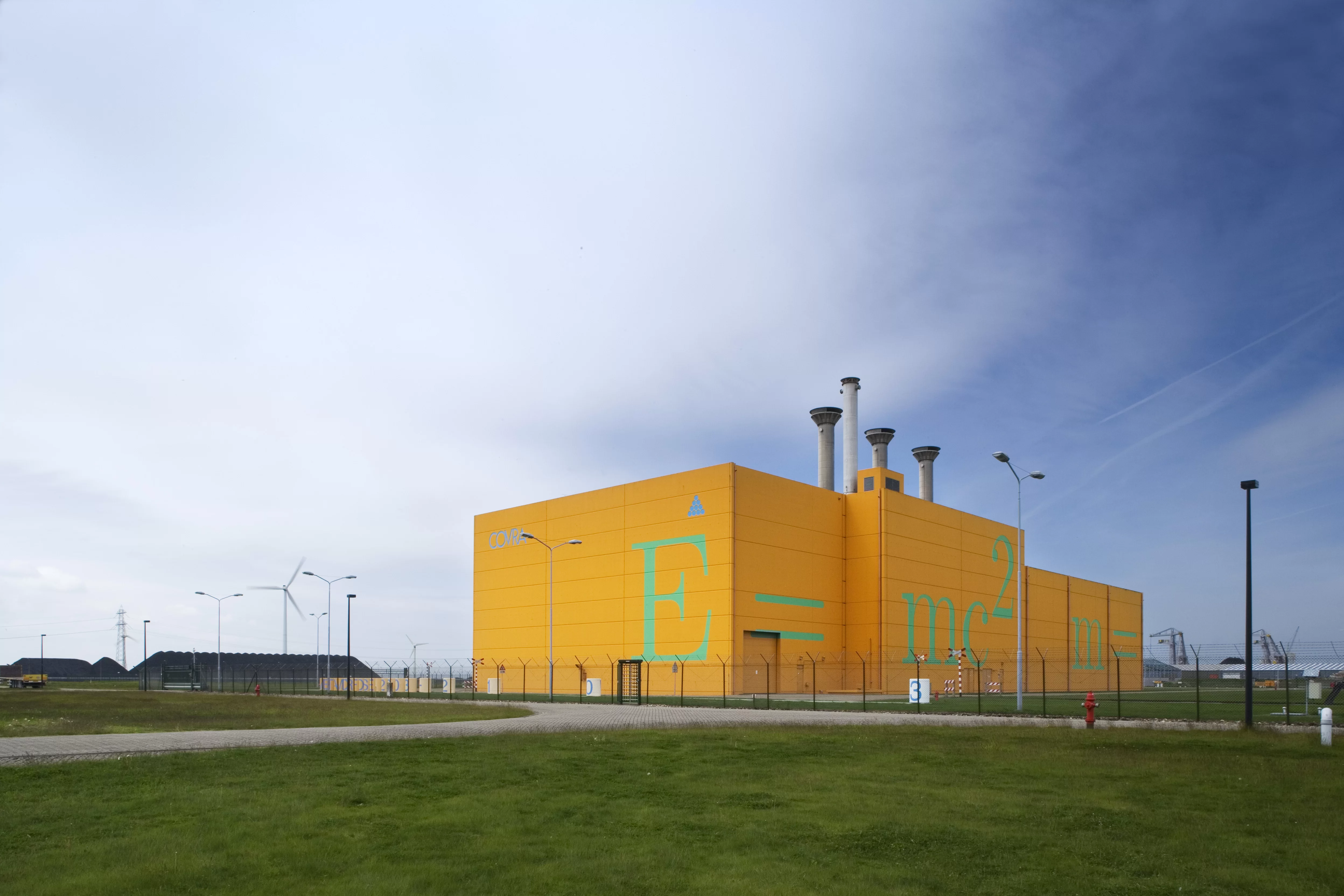 The HABOG long-term interim storage facility close to Borsele in the Netherlands will enclose high-level waste at the surface for at least one hundred years. Photo: COVRA