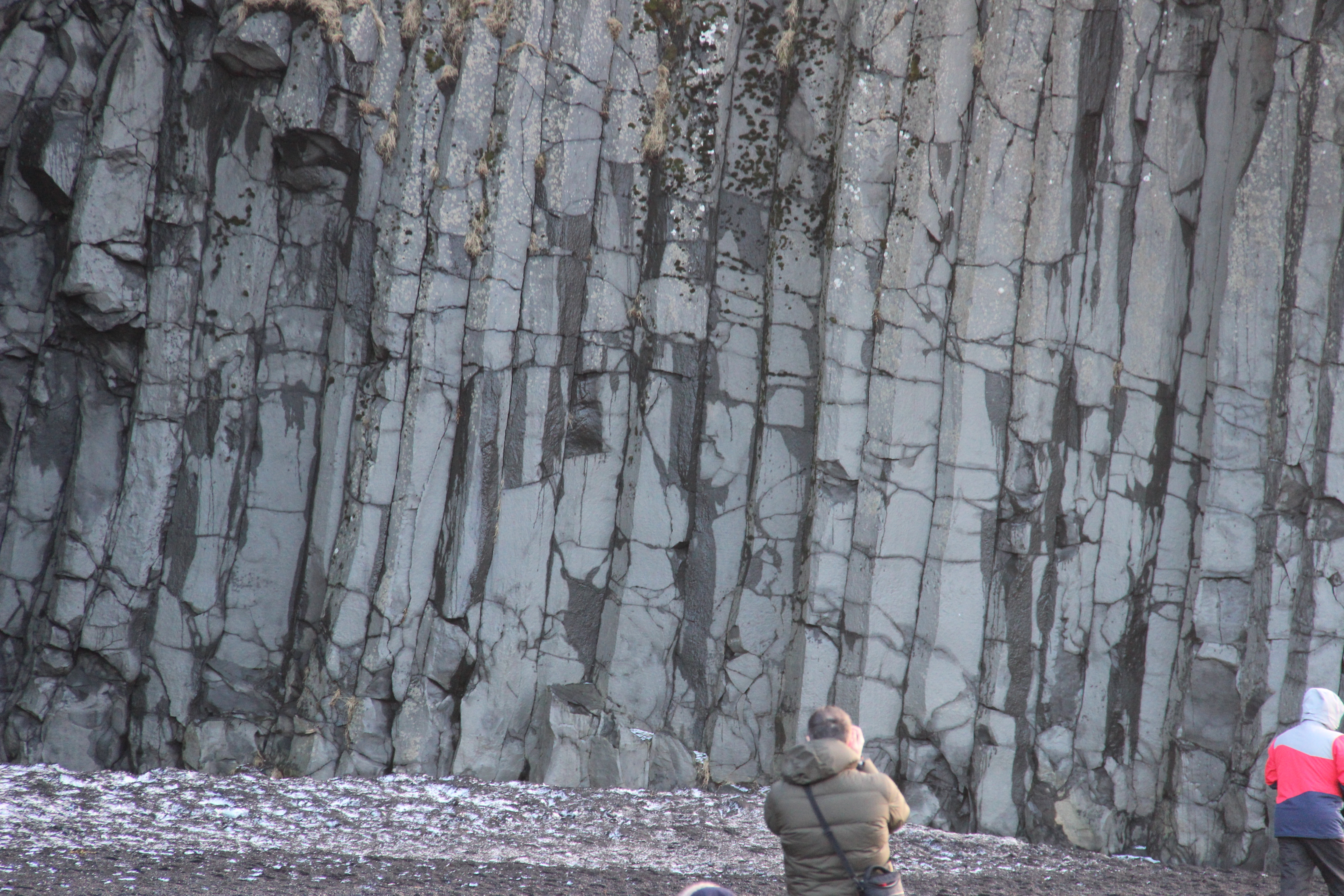 Basaltsäulen entstehen beim verzögerten Erkalten von Lava. In der Schweiz gibt es keine so schönen Säulen. Bei uns wurden alle Basalte beim Versenken im Erdinnern durch Hitze und Druck metamorph überprägt. Foto: Nagra